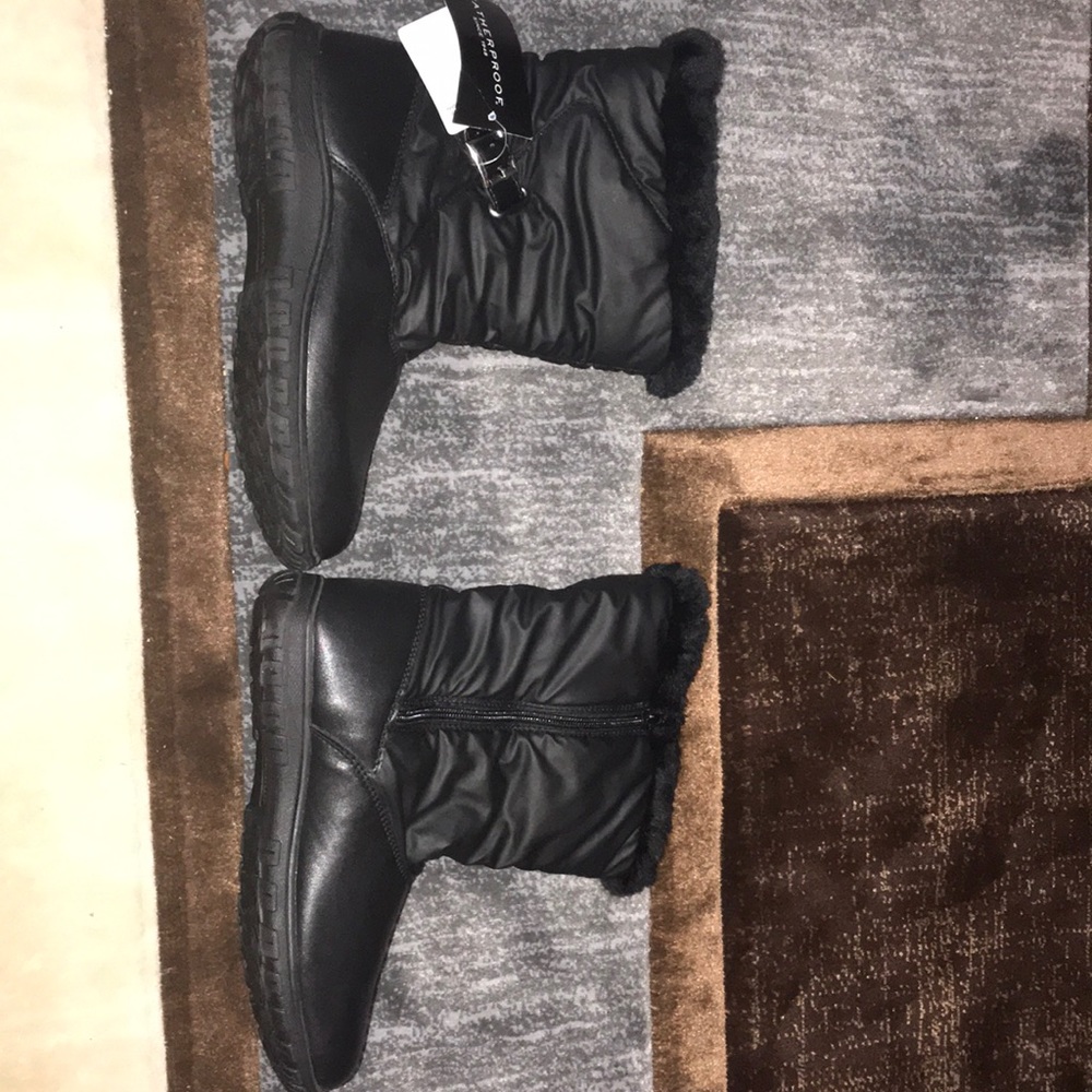 New women’s Thermolite black boots